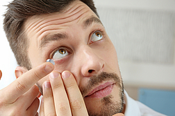 Kontaktlinsen richtig einsetzen: Tipps für Anfänger